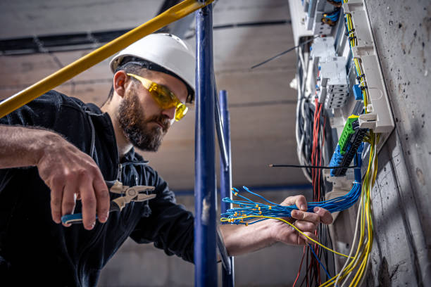 Best Licensed Electrician  in Breezy Point, MN